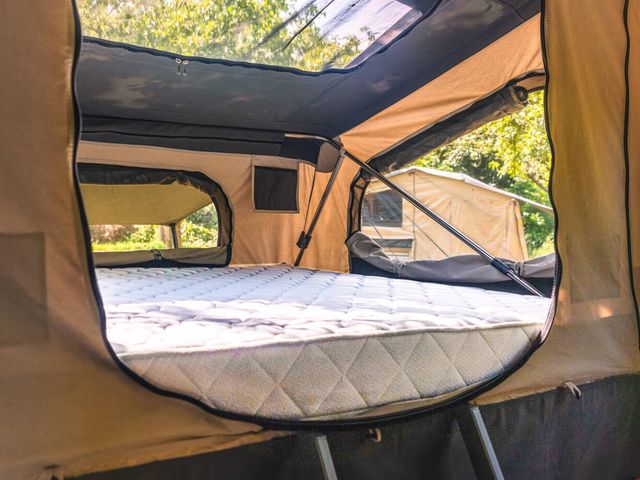 Kingsize bed van de Campooz Lazy Jack